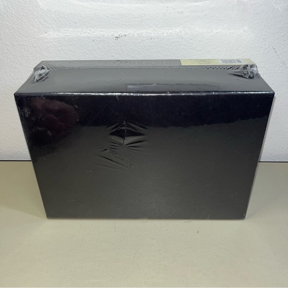 New/sealed Recollections Black Memory Box 4”11’x7.5”x4.5 (Clippings/Photos/DVDs) - Picture 5 of 8